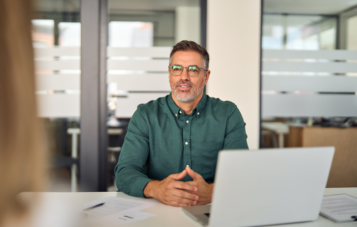 persona experta en servicios de nomina y seguro social